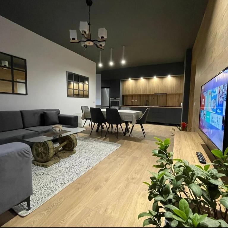 The Enomis Apartment, Vlorë