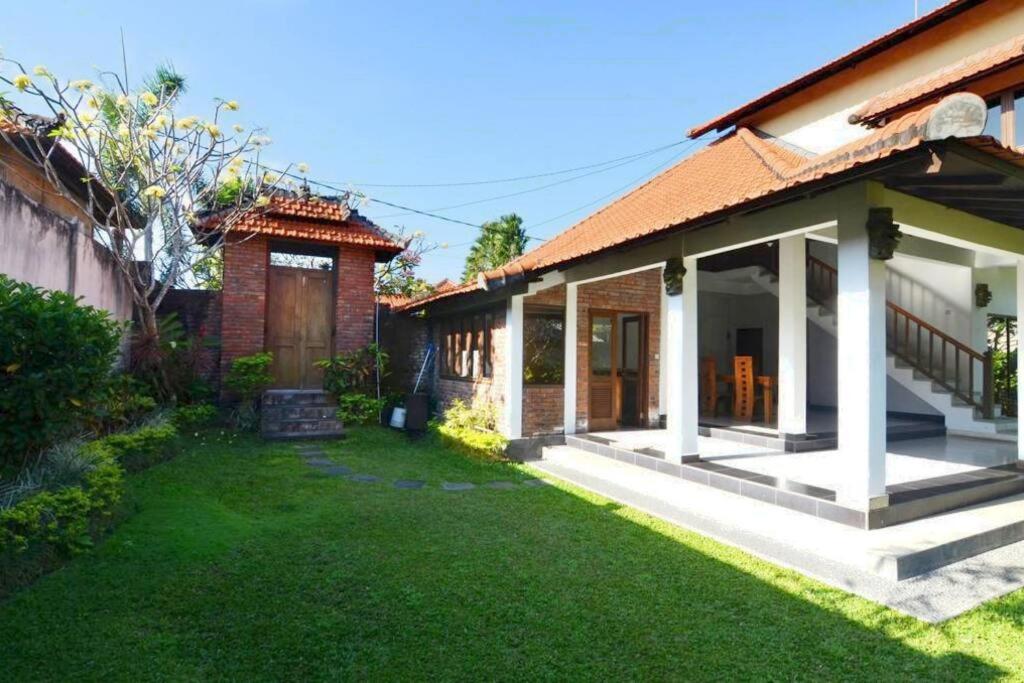 Villa Family — Hotel in Bali