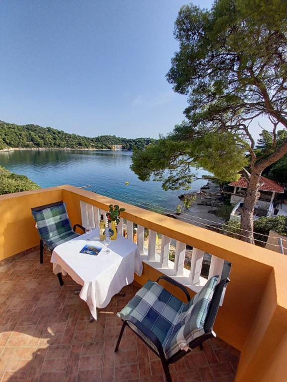 Apartments Vinko — Hotel in Mljet