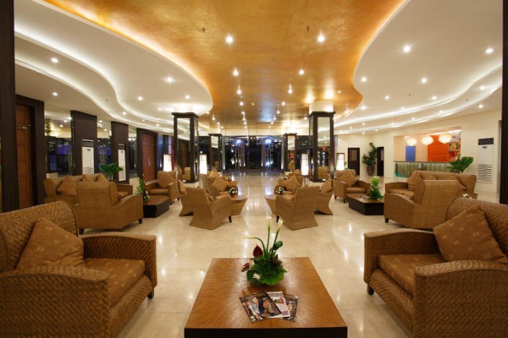 RedDoorz Premium @ Pamulinawen Hotel Ilocos Norte photo