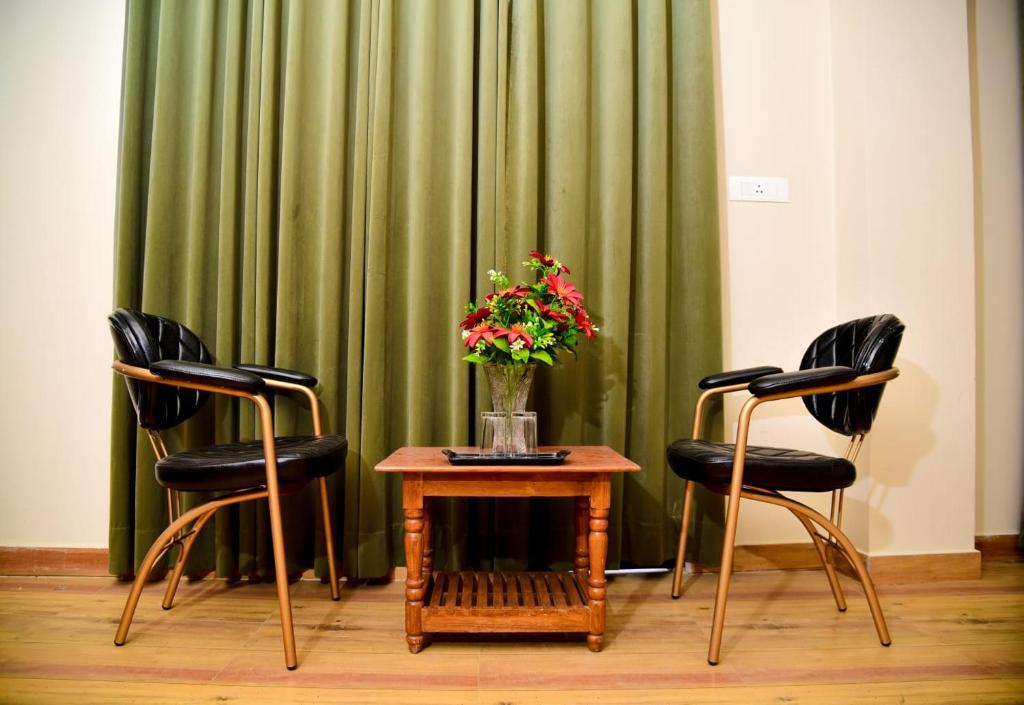 Hotel Olive Crown photo