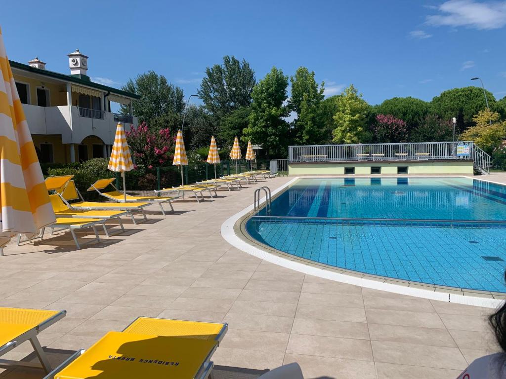 Jody Bibione, poolside apartment with garden - 2