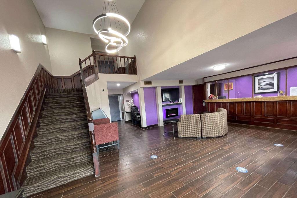 Baymont by Wyndham Bellevue/Omaha photo