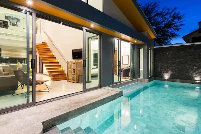 Villa Crystal Two-bedroom private pool villa — Hotel in Phuket