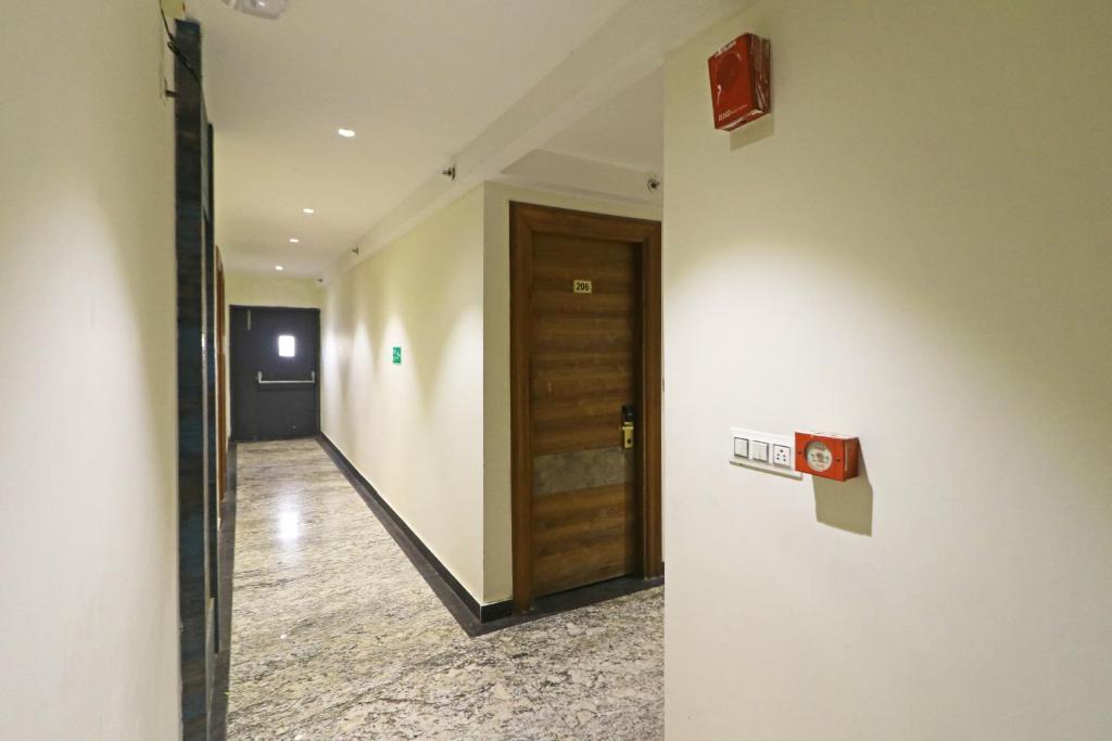 Hotel The IVY Grand With Free Secured Parking photo