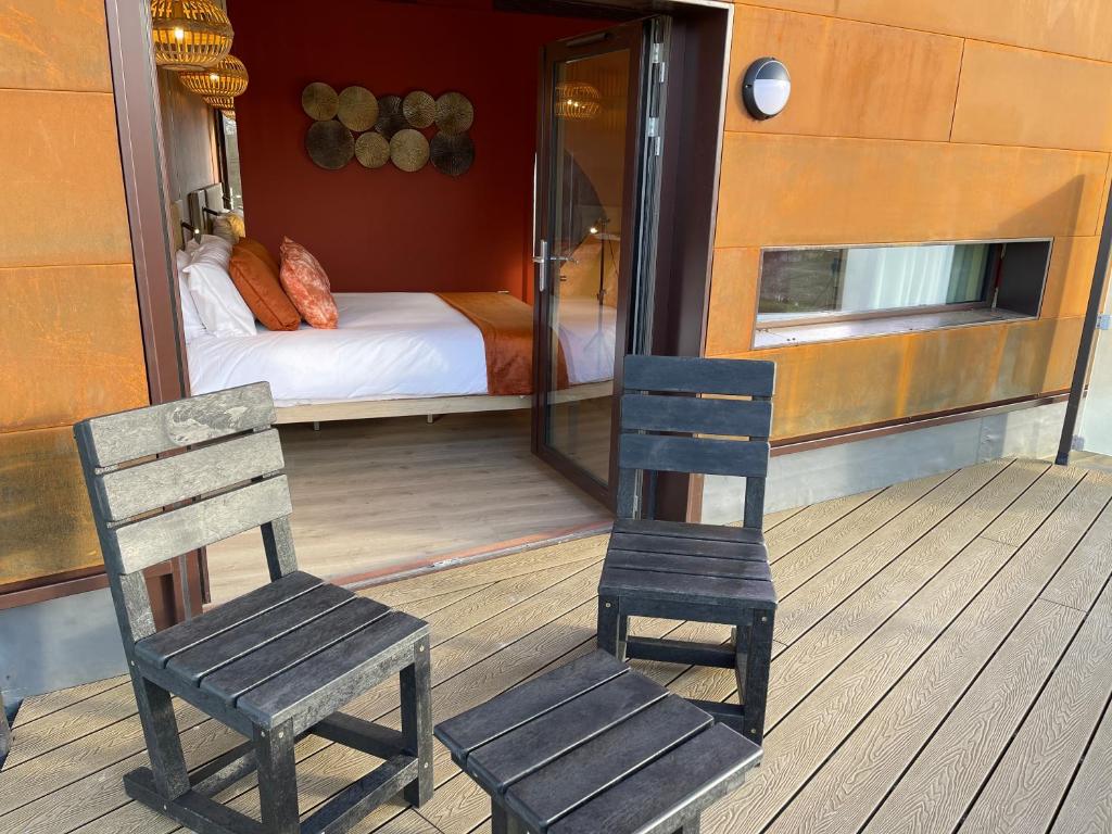 Hex Wildlife Hotel at Yorkshire Wildlife Park photo