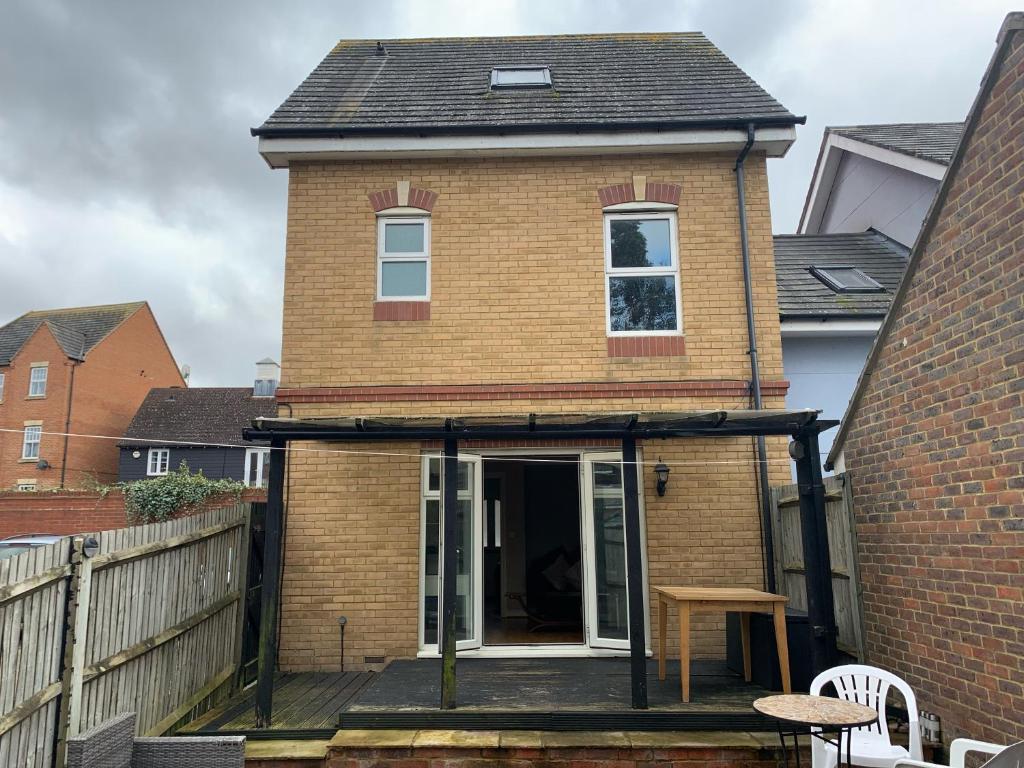 2 Kirk View, Ashford photo 5