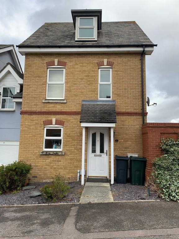 2 Kirk View, Ashford photo 4