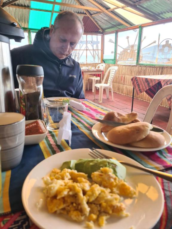 Uros Lodge Lover Titiqaqa photo