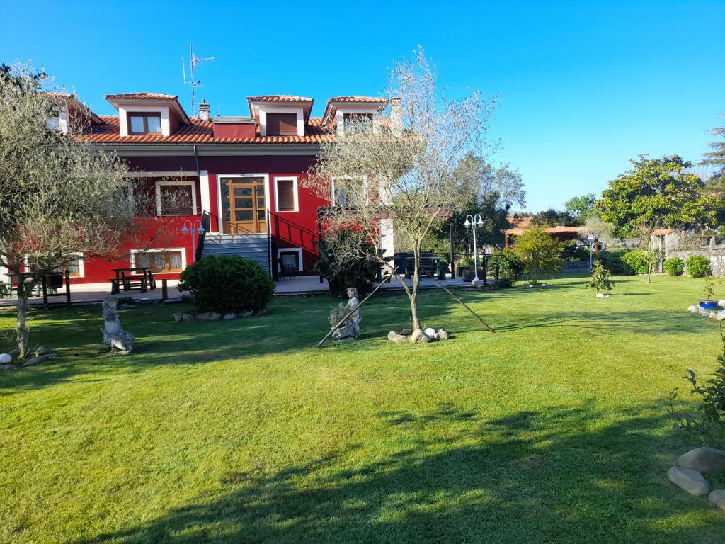 Apartamentos la Higar — Hotel in Llanes