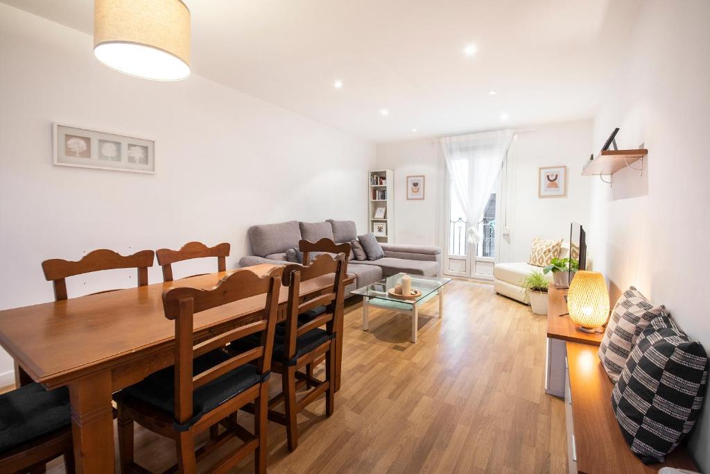 Spacious Central Old Town Apartment - 3