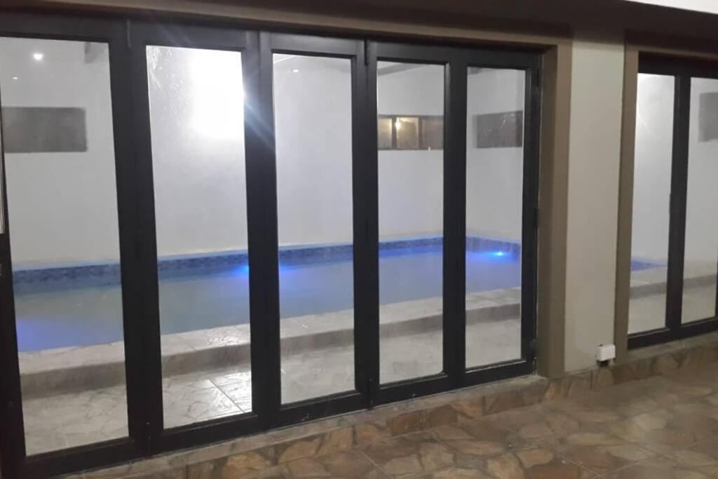 8sIndoor indoor pool4 bedroom villaGreat view and backup power photo