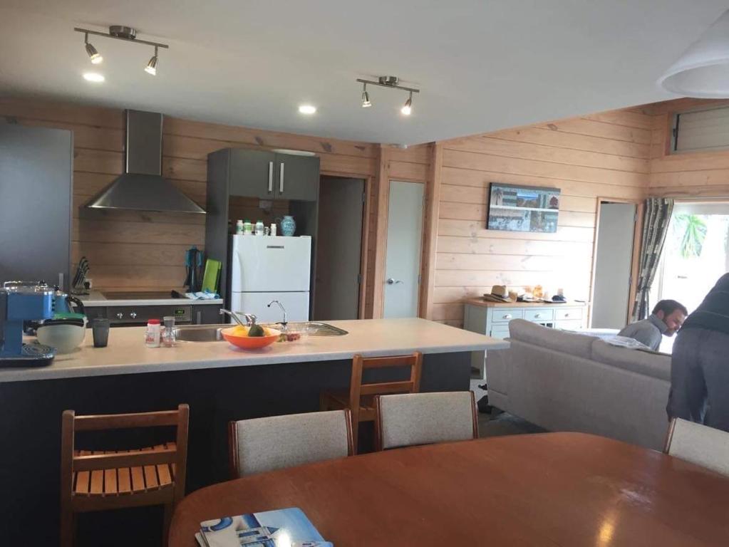 Hosts on the Coast Lake Escape on Scott, Cooks Beach