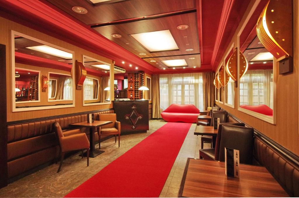 Corvin Hotel Apartments photo