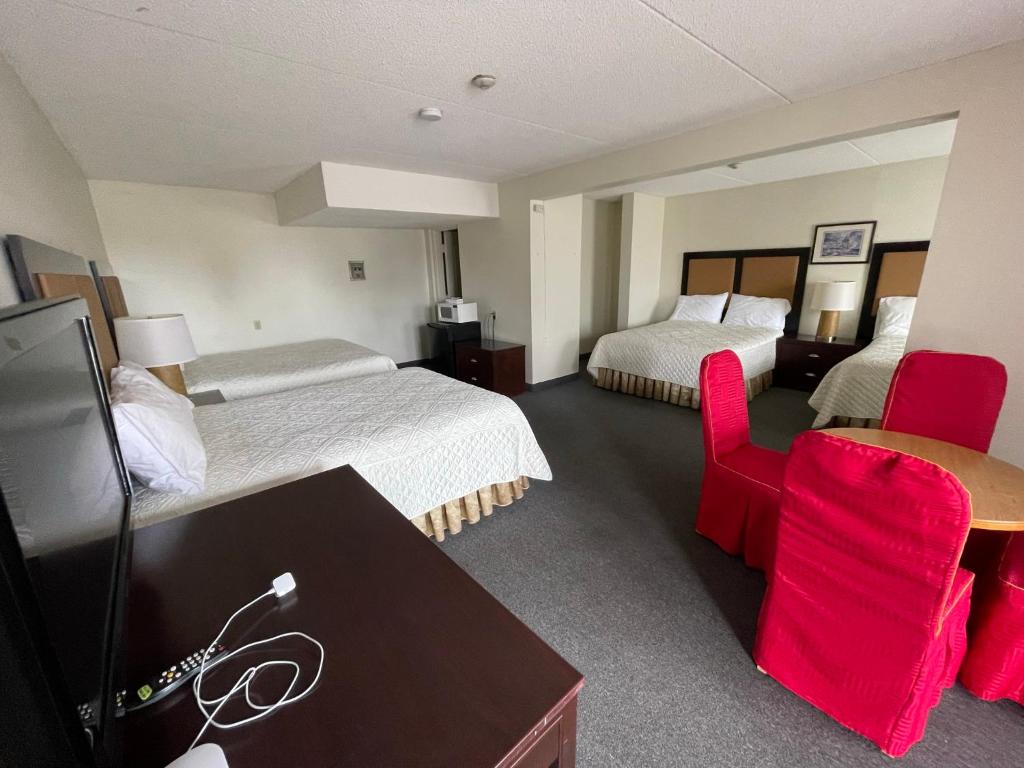 Heritage Inn & Suites photo