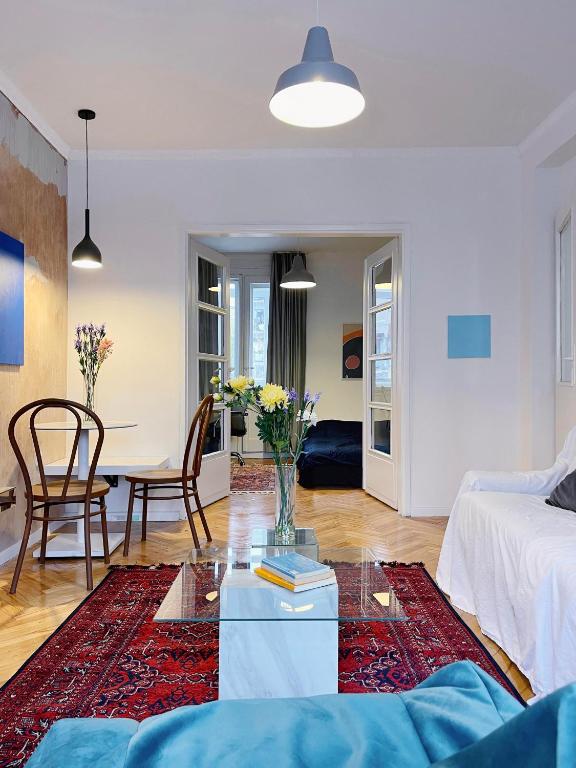 Etern Stays - Retro Apartment