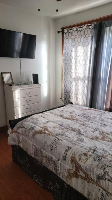Stylish apt in West Humbolt Park 5mi from Downtown photo