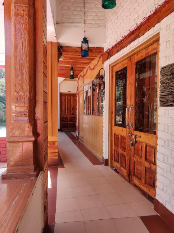 ホテル ブラス チャクラタ (Hotel Burans Chakrata)