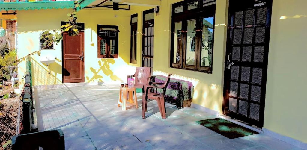 The Kiwi Shadow Guest House — Hotel in Almora