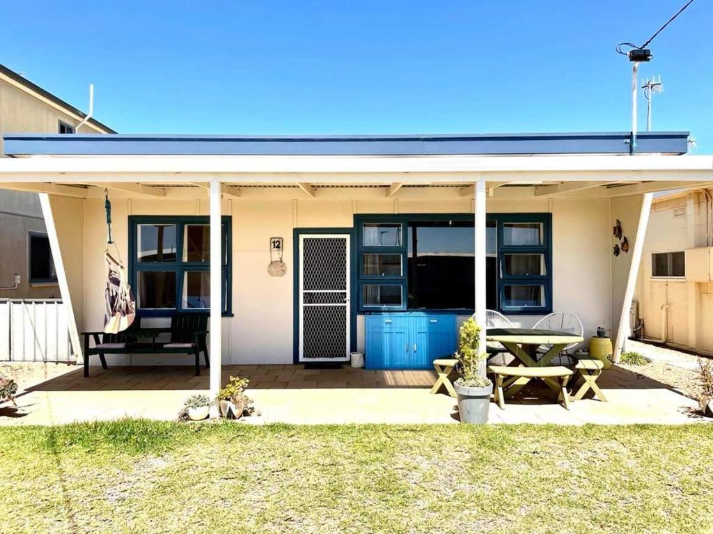 A Magic Shack - relax, recharge, frolic & fish, Tumby Bay