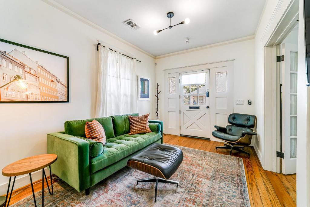 Beautiful Art Bungalow photo