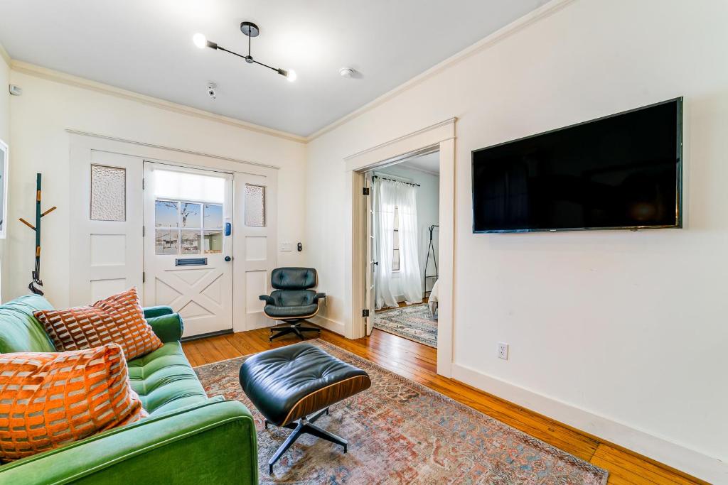 Beautiful Art Bungalow photo