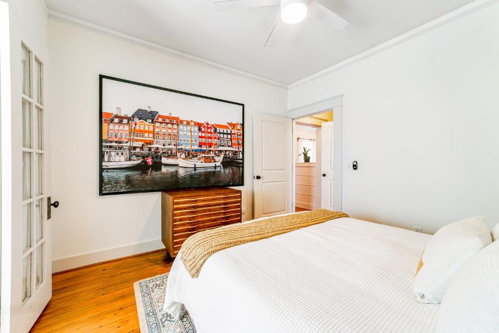 Beautiful Art Bungalow photo