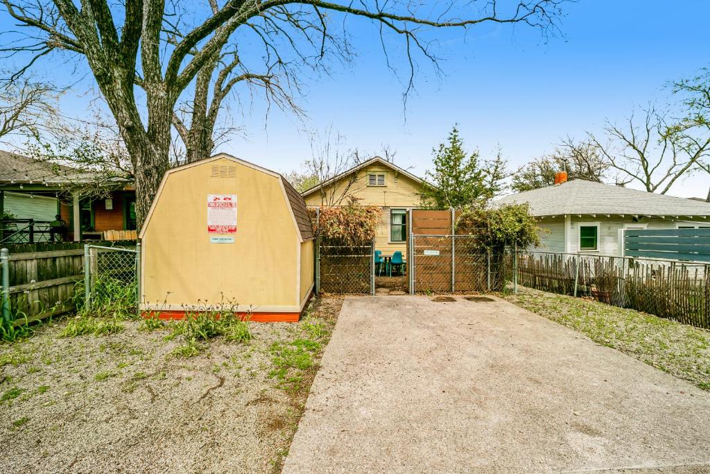 Beautiful Art Bungalow photo