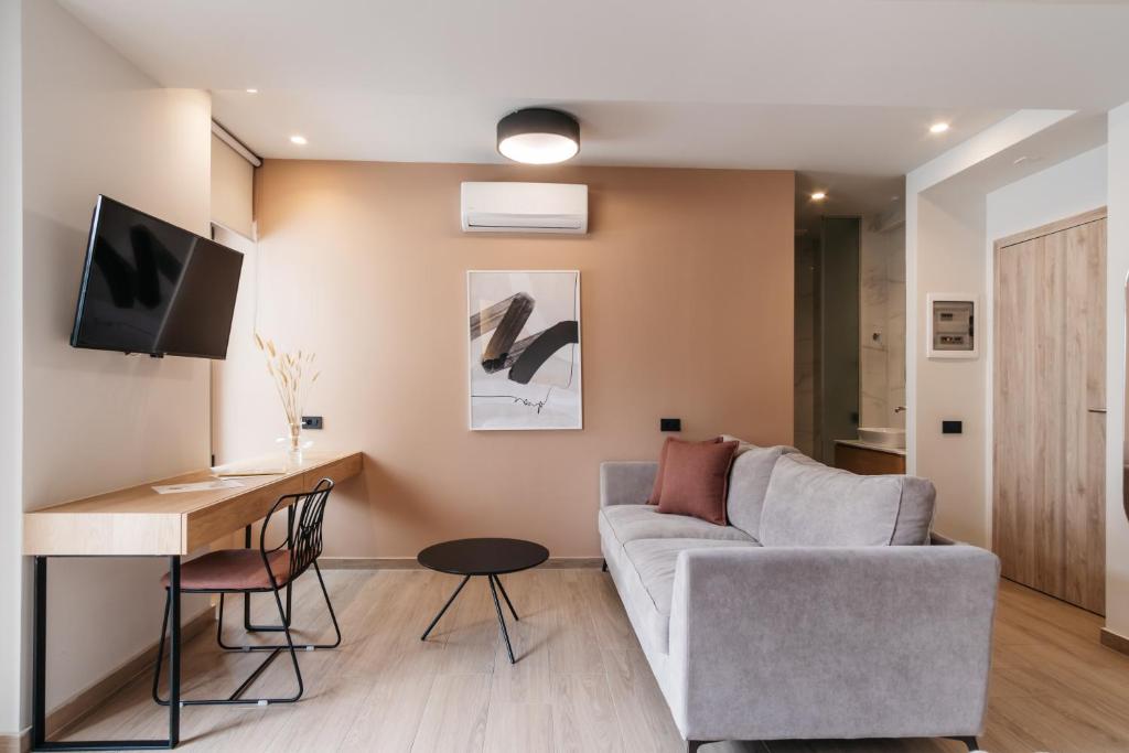 The City Hotel &amp; Suites — Hotel in Crete Island