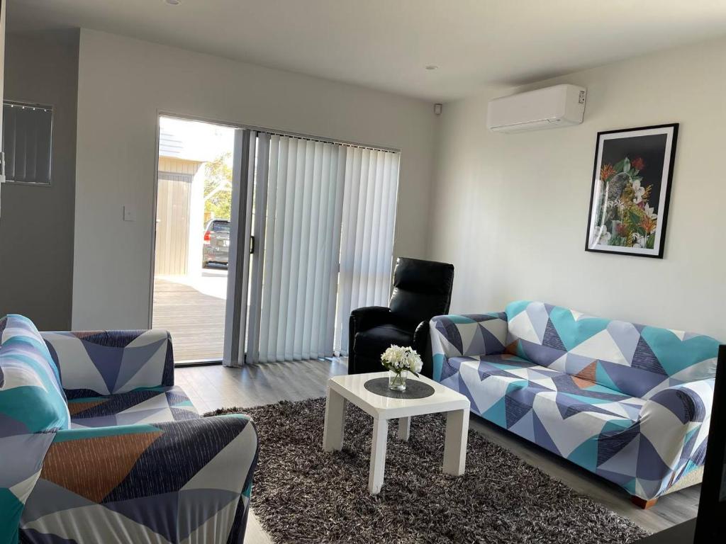 4 bedroom home fully furnished in Papakura, Auckland photo