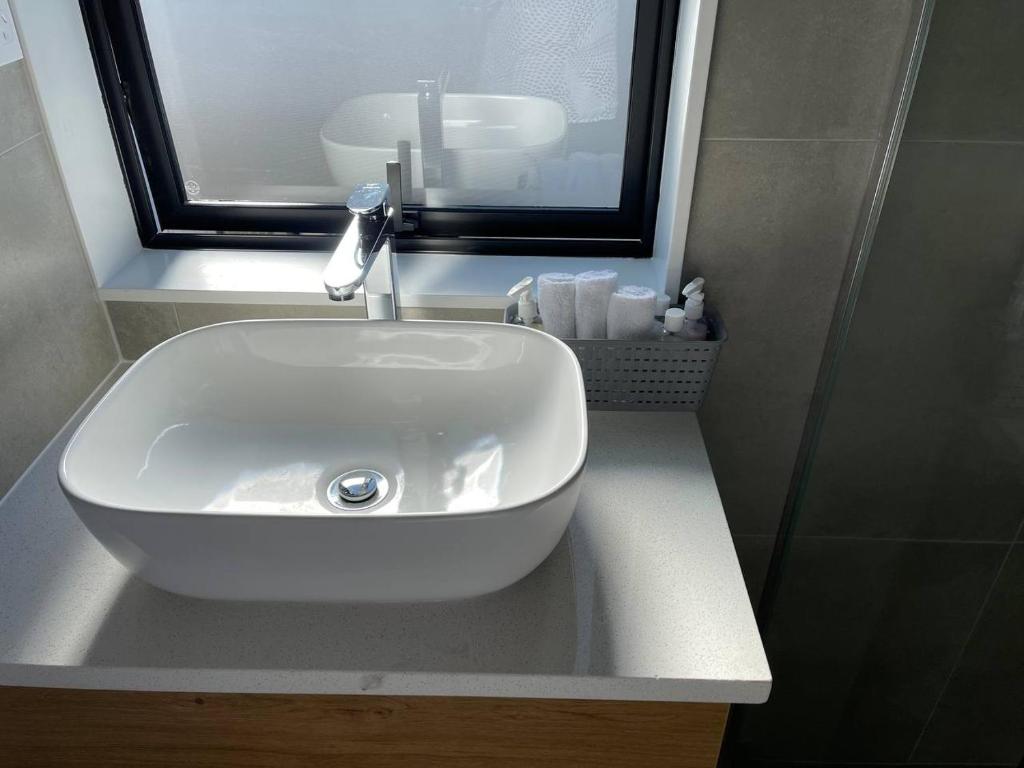 4 bedroom home fully furnished in Papakura, Auckland photo
