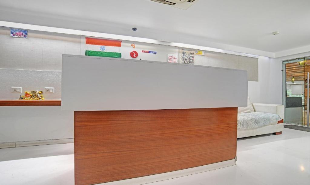 ツリーボー チェリー ツリー (Treebo Cherry Tree) フロント・ロビー