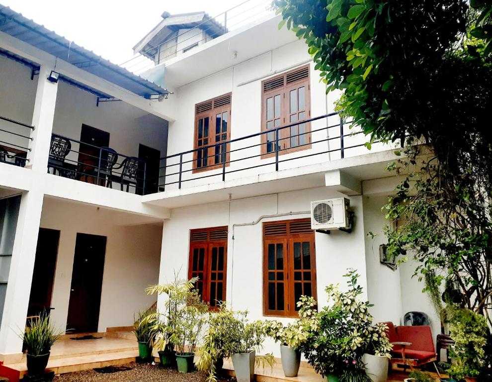 Emarald Holiday Homes — Hotel in Anuradhapura