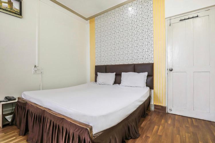 hotel priti international photo
