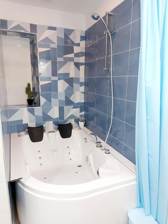 Bleu Bijou Apartment - 5