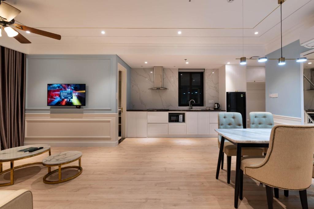 Louis Mo Apartment