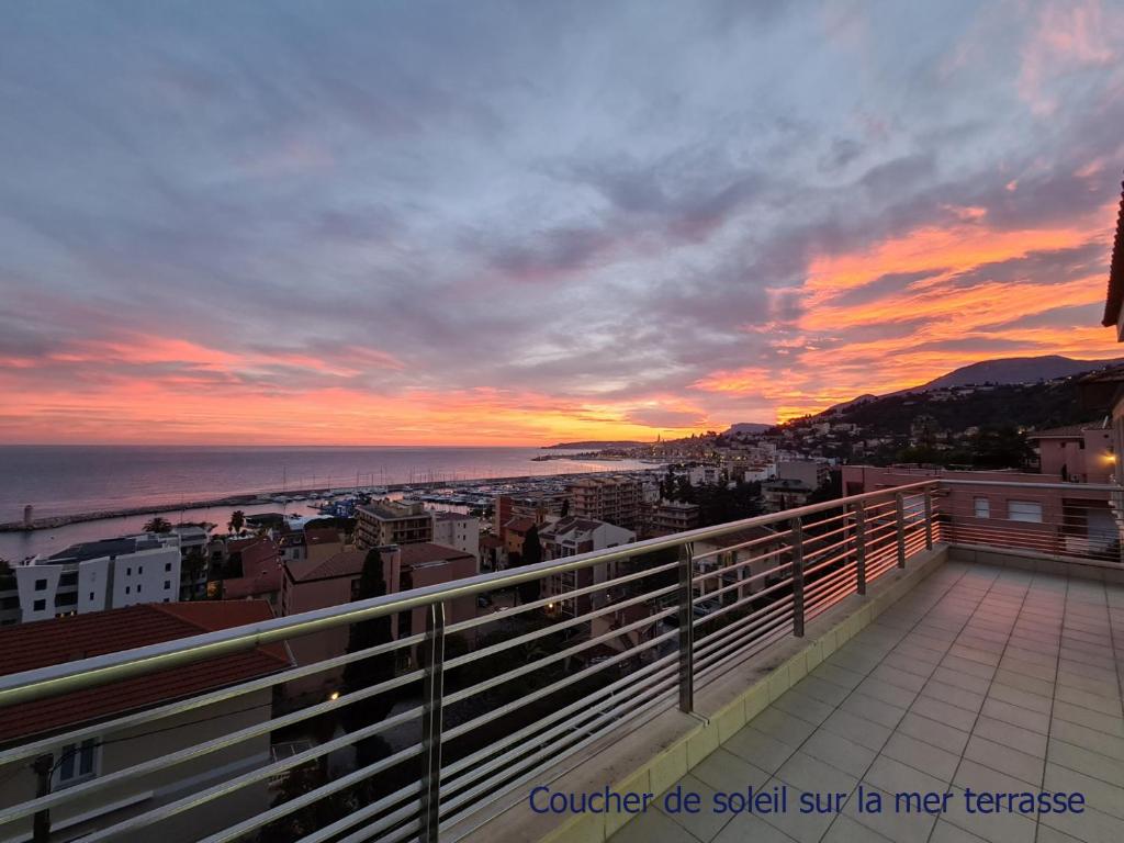 Luxurious penthouse with magnificent views over the bay of Menton - 1