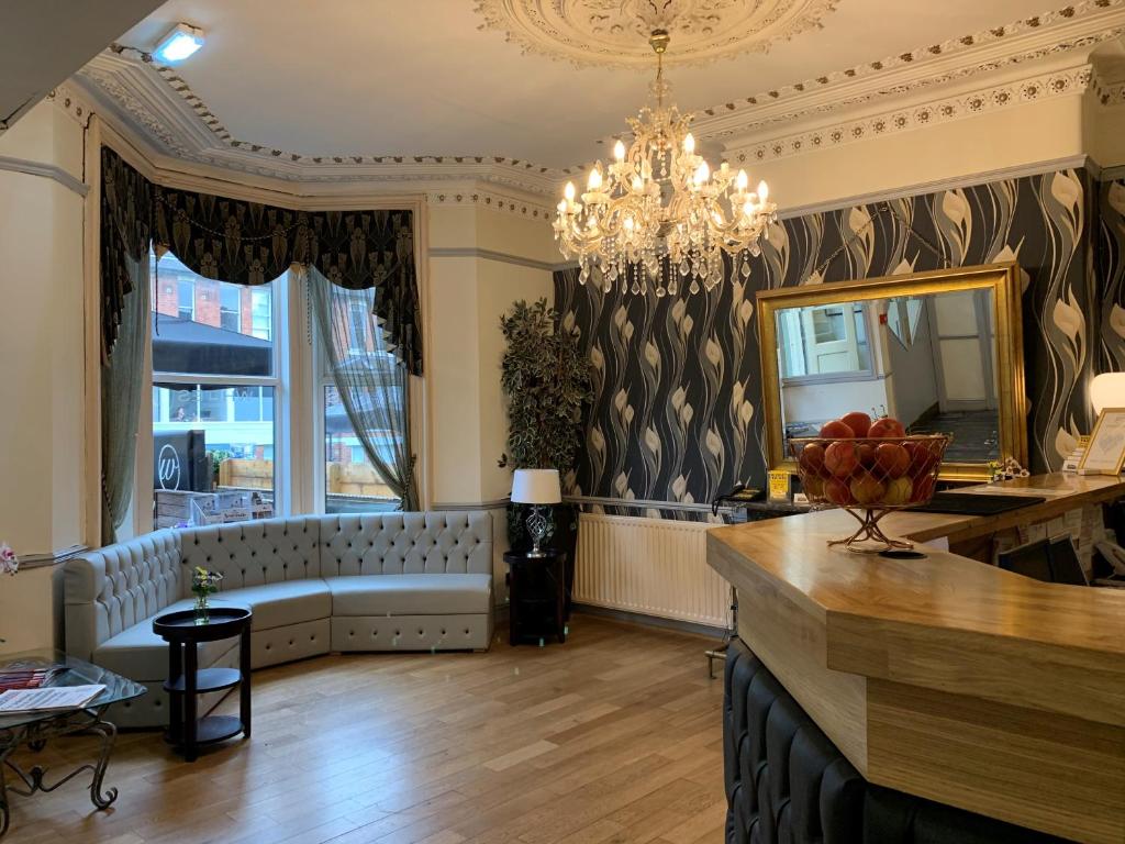 ホワイツ ホテル (Whites Hotel) フロント・ロビー