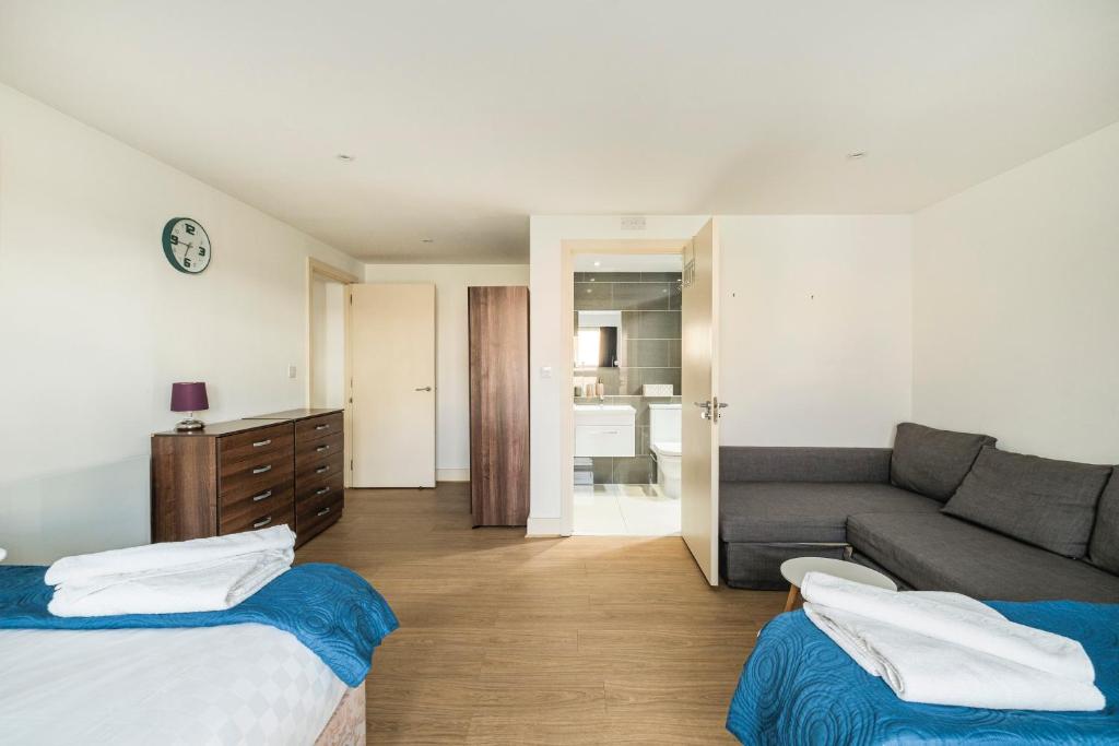 CANARY WHARF/DOCKLANDS/EXCEL SPACIOUS APT E14 photo