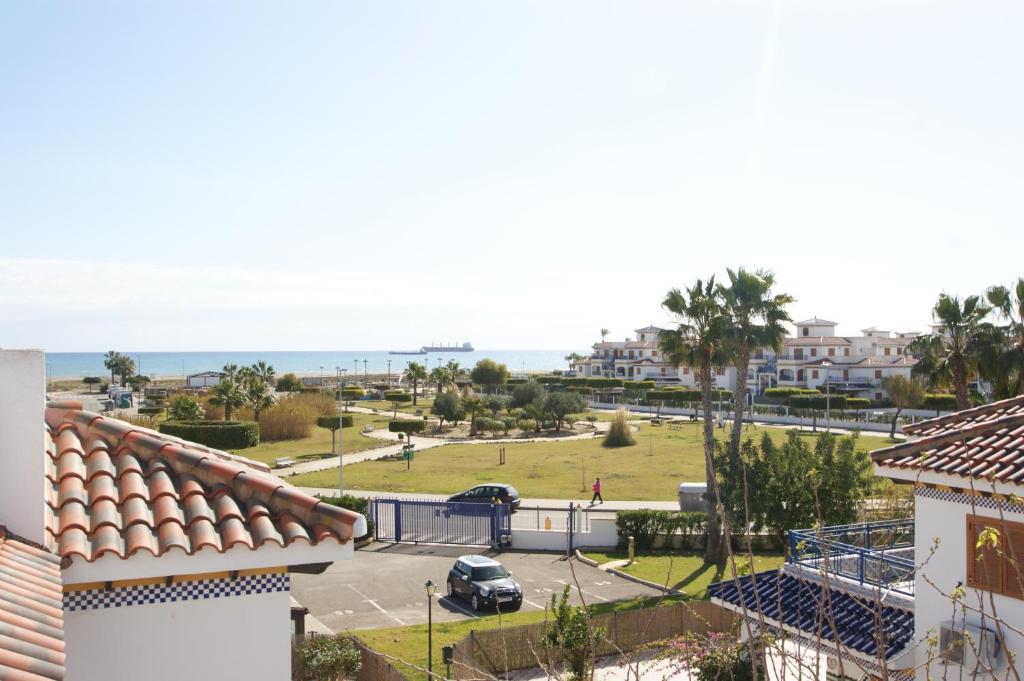 Apartamento con terraza y piscina a 300m de playa - 1