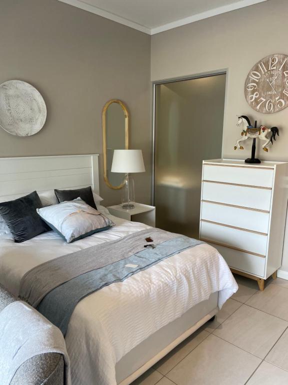 Lovely Studio Apartment ,6 Menlyn Maine Residences ground floor, kids friendly photo