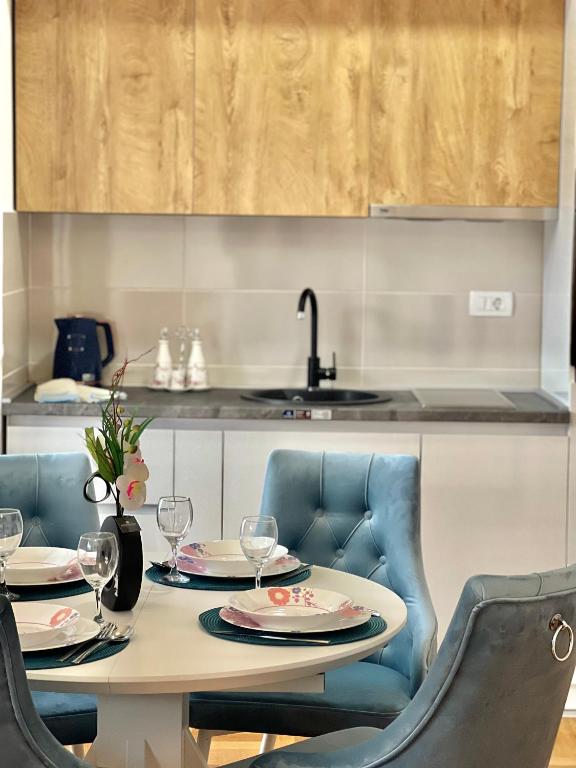 Azure Apartments - 3