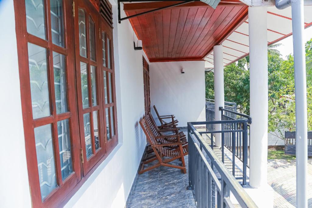 Lakeside Villa photo