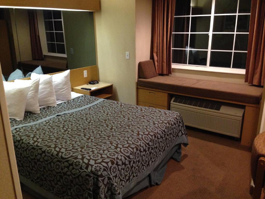 Days Inn by Wyndham Sturbridge photo