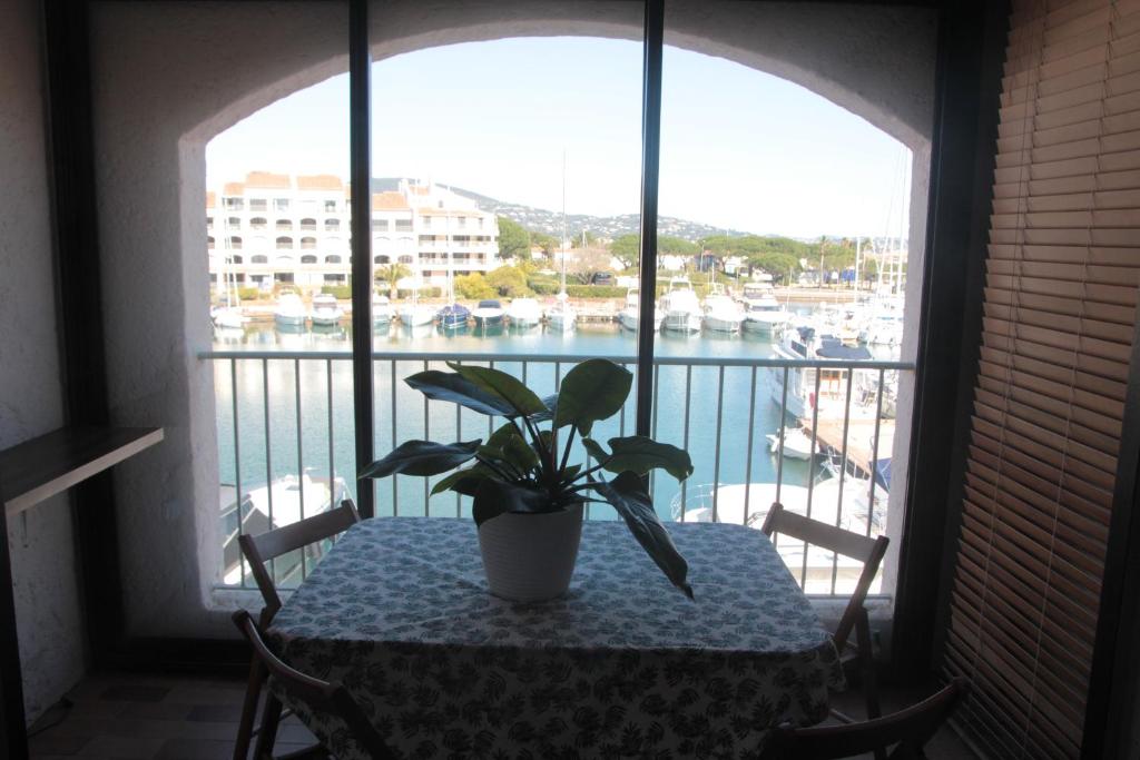 Bel appartement vue mer, Cogolin