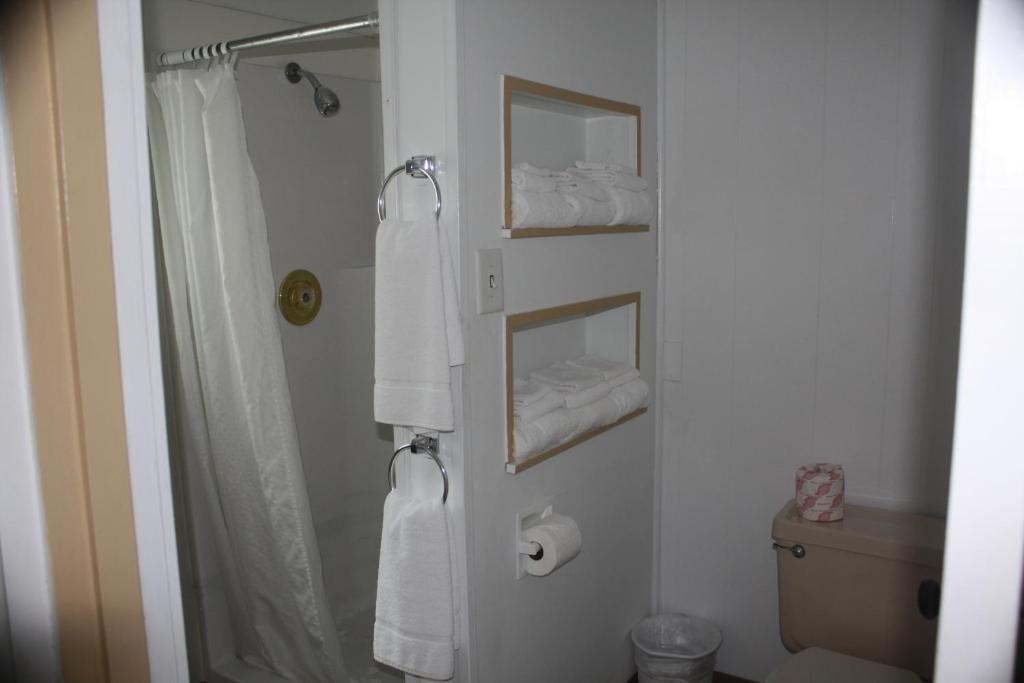 Economy Inn photo