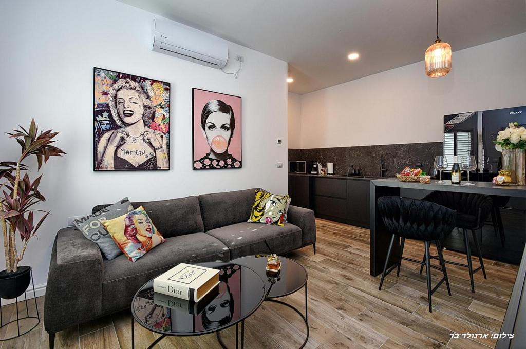 סוויטה חדשה ויפהיפיה, Hagoshrim