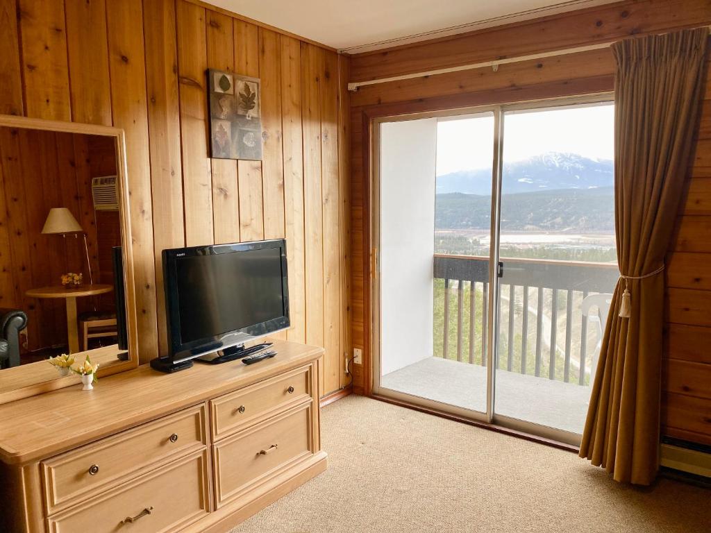 Rocky Mountain Springs Lodge photo
