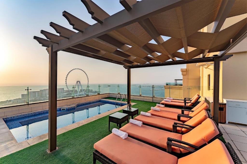 Jbr penthouse with terrace pool — Hotel in Dubai