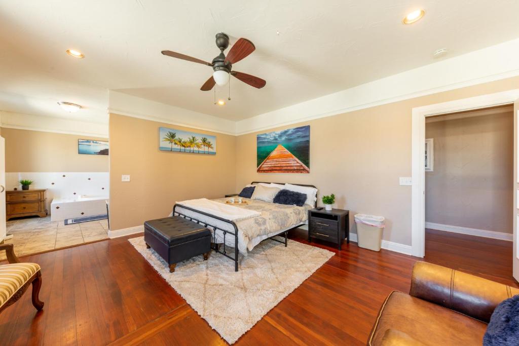 Opulent Downtown Upstairs Loft